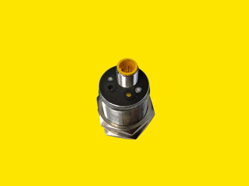 Turck Bc10-m30k-ap4x-h1141 Sensor Capacitivo