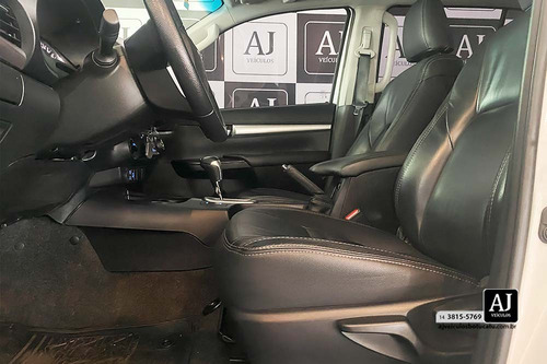 Toyota Hilux 2.8 D-4D TURBO DIESEL CD SR 4X4 AUTOMÁTICO