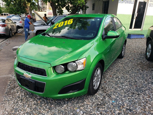 Imagen 1 de 7 de Chevrolet Sonic 2016 Verde