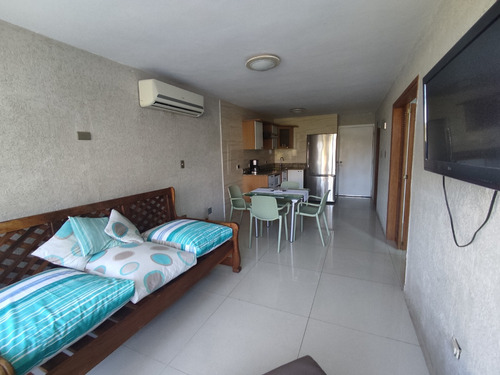 Apartamento Frente Al Mar En Playa Moreno Y Con Acceso Privado A La Playa