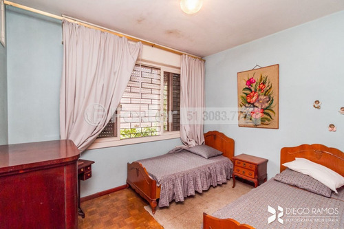 Casa, 6 Dormitórios, 236.67 M², Teresópolis - 204090