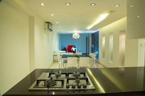 Imagen 2 de 9 de Darymar Reveron Vende Código 321903 Venta De Bella Casa Minimalista En Calabozo. 280 M2.