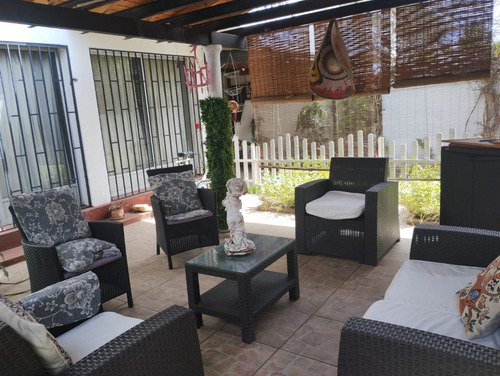 Casa 300 Mts / 3d+2b+patio+cocina+logia+quincho - Linares