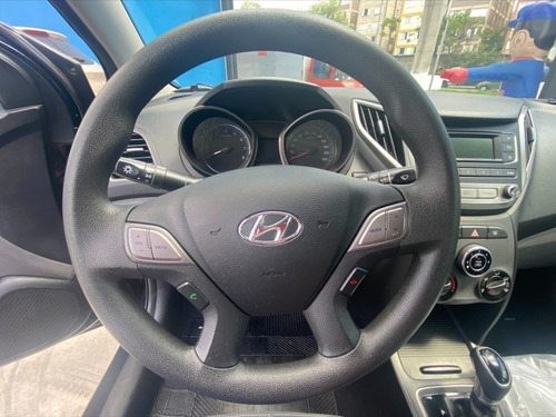 Imagem 13 de 15 de Hyundai Hb20s Confort Plus1.6 Automático 2016