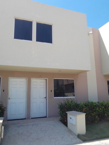Imagen 2 de 9 de En Venta Town House En Residencias Mar De Oriente (obra Gris)
