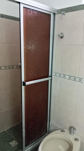 Vendo Amplio Apartamento 2 Dormitorios, Con Renta En Excelente Ubicacion A Metros De La Rambla. Barrio Sur