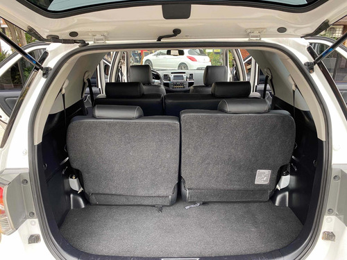 Toyota Sw4 2013 2.7 Srv Cuero Vvti 4x2 4at 7 Asientos