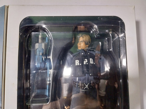 Boneco Leon S Kennedy Hot Toys
