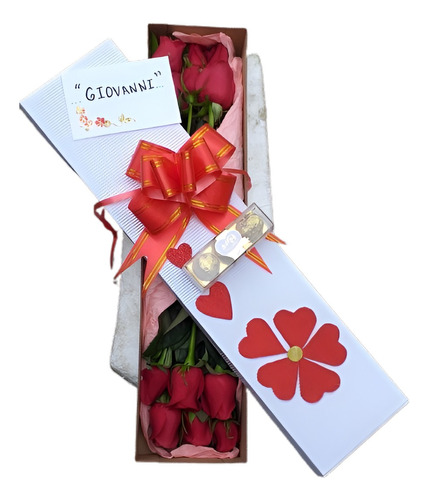 Diselo Con 12 Rosas Hermosa Caja+ Regalo