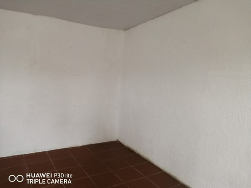 Publicado 5 De Julio De 2025- Por Lopezyhernandos Alquila Monoambiente, Baño Y Patio Con Lugar Para Coche. Centenario 1686
