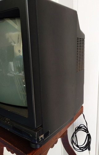 Tv 14 Polegadas Sanyo Preta Liga 110/220w Antiga Veja Fotos
