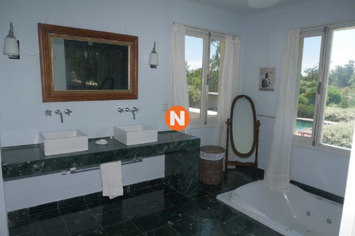 Casa En Venta Y Alquiler, Pinares, Punta Del Este, 8 Dormitorios.- Ref: 209507