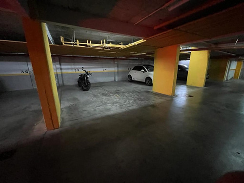 Imagen 2 de 8 de Cocheras Cubiertas A Metros Del Hospital Italiano