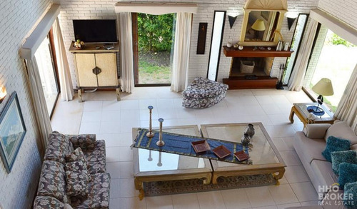 Hermosa Casa En Alquiler A Pasos Del Mar- Playa Brava - Punta Del Este-ref:2047