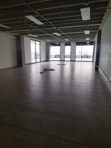 Oficina En Arriendo, Zona Empresarial Y Comercial, Sobre Av. Calle 26