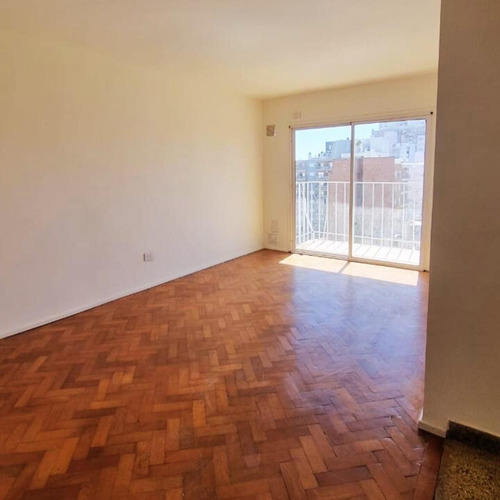 Departamento En Venta De 2 Dormitorios, En 9 De Julio 1900, En El Centro Rosario