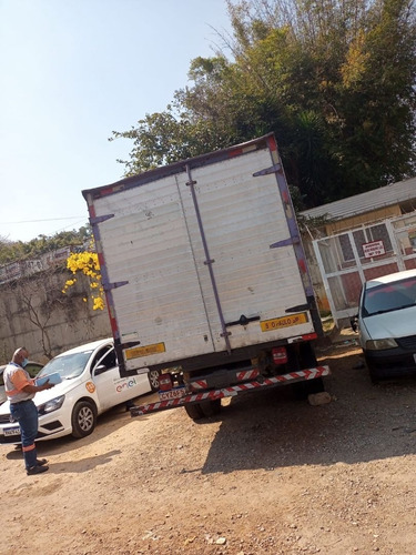 Imagem 3 de 15 de Caminhão 6-90