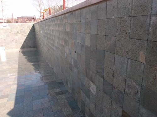 Imagen 3 de 5 de Colocacion De Piedra Bali Green Stone Travertino En Piscinas