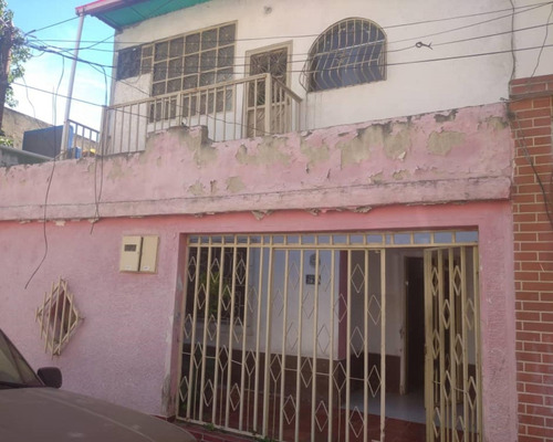 Imagen 1 de 12 de En Venta Amplia Casa Dos Niv El Cementerio Caracas