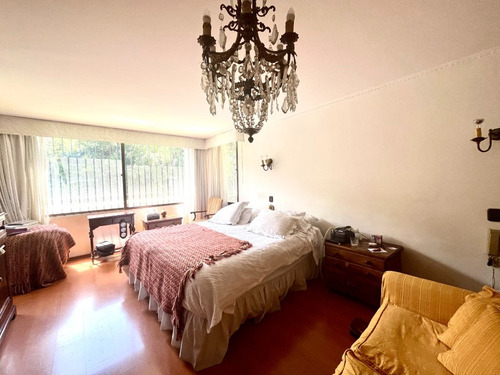 Vitacura / Las Hualtatas
