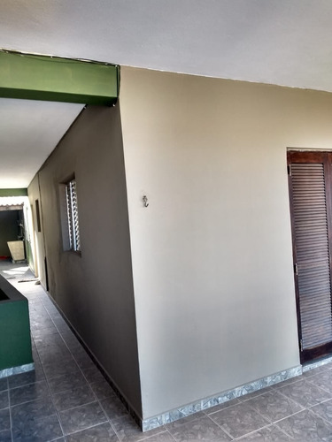 Imagem 18 de 30 de Casa Ampla Com 4 Quartos, Jardim, 4 Vagas De Garagem E 2 Banheiros,