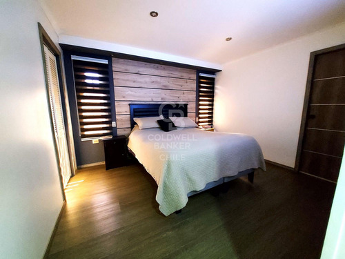 Remodelada Con Líneas Simples Y Sectores Amplios