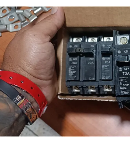 Breaker 2x70 Amp Superficial Ge