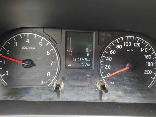 Imagen 14 de 15 de Nissan Urvan 2019 4p Amplia L4/2.5 Man 15/pas P/seg