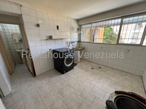 Amplio Apartamento En Venta, Urb. Los Caobos