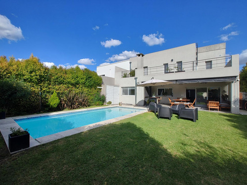 Apto Credito - Casa De Categoría En Venta En Los Olivares