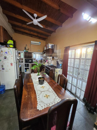 Casa En Venta - 3 Dormitorios 1 Baño - Cochera - 315mts2 - Ensenada
