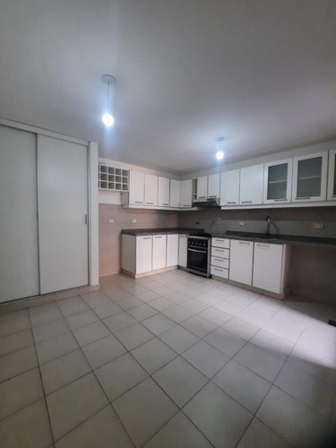 Haz Realidad Tu Sueño!! Venta Departamento 2 Dorm. B° Gral. Paz C / Cochera. Categoria!