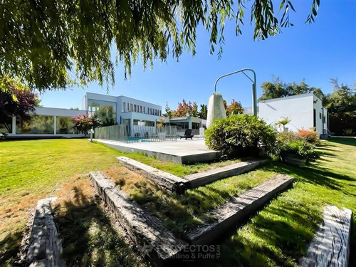 Casa En Venta De 6 Dorm. En Curicó