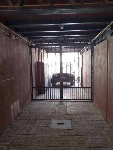 Local Comercial + Depto + Garage. Oportunidad!