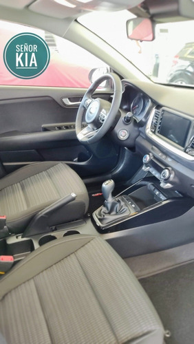 Imagen 13 de 14 de Kia Stonic Hibrido Zenith 2022 + Obsequio Especial
