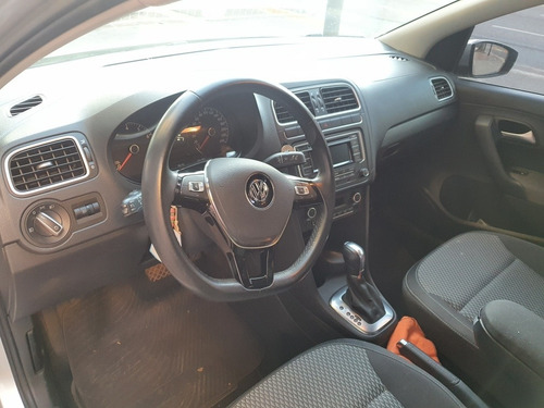 Imagen 14 de 16 de Volkswagen Polo 2016 1.6 Comfortline Tiptronic