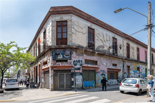 Vende Casona Esquina 800 Mt2 Terreno. Recoleta Con Lezaeta