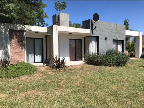 Venta Casa 2 Dormitorios Solares Del Carcaraña Oliveros