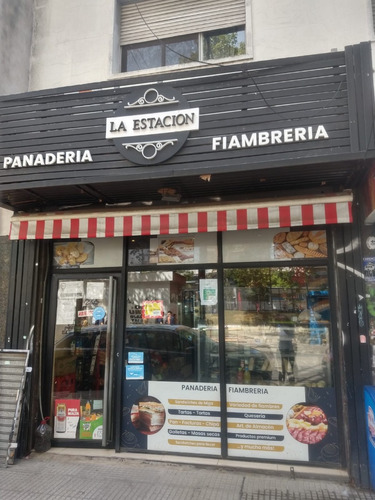 Fondo De Comercio Frente A La Estación De Ramos Mejía.