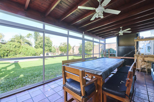Venta - Casa 7 Amb. En Camino Real Con Jardín, Pileta Y Quincho Cerrado