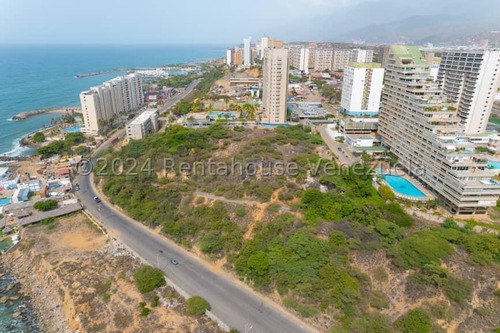 Parcela A La Venta Urb Playa Grande Con La Mejor Vista De La Zona,ideal Para Desarrollar Hotel Premium Y/o Viviendas Vacacionales.24-18608gm