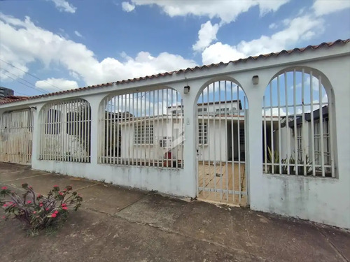 Casa En La Urbanización Roraima, Sector Alta Vista