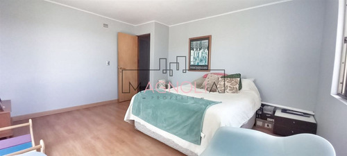 Casa En Venta De 5 Dorm. En Limache