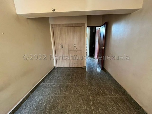 Imagen 11 de 30 de Casas En Venta En Centro De 3 Niveles Cabudare Rah Código 22-24100 Numero De Contacto 0424 556 57 59 Monica C.