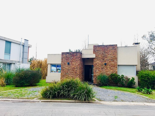 Casa En Venta Barrio Cerrado Moreno
