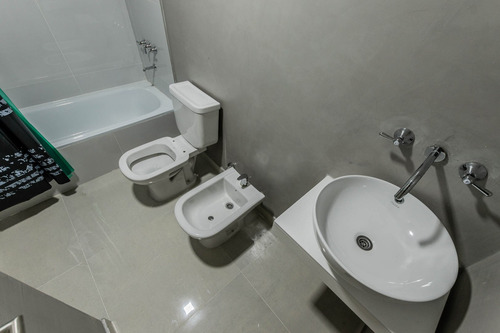 Venta Caseros Centro Departamento 2 Ambientes A Estrenar