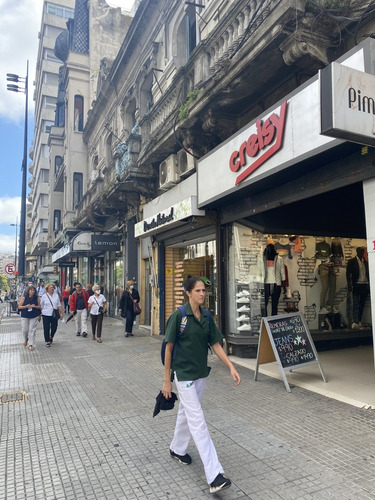 Alquiler Local Comercial 200 Mts 2 En 18 De Julio Cordón.