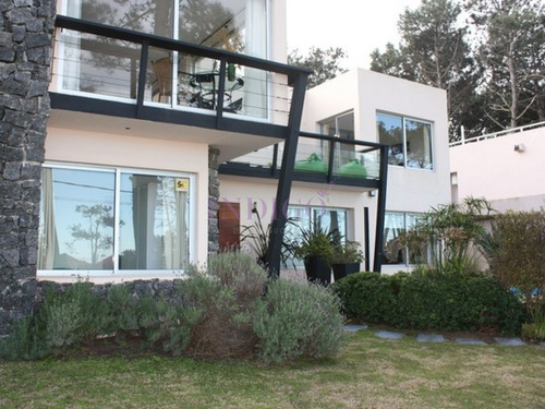 Imagen 2 de 12 de Casa En Venta Y Venta En Pleno Montoya, 6 Dormitorios Mas Dependencia De Servicio.
