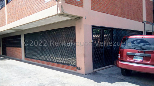 Boleíta Norte !! Fabuloso Local Comercial, 348 M2, Amplias Oficinas, 4 Baños, Espectacularmente Mantenido, Fachada De Ladrillos, 7 Puestos De Estacionamiento.