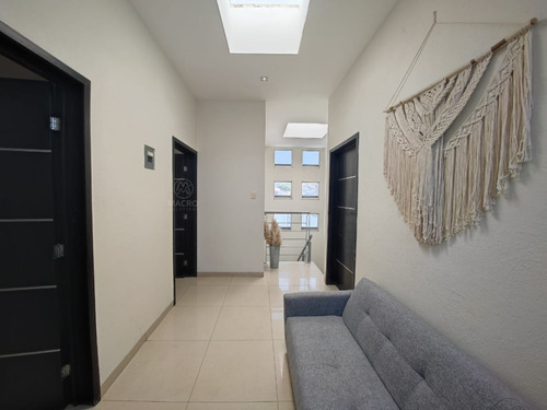 Casa En Venta En Col. Plan De Ayala Con Gran Alberca Y Jardín.
